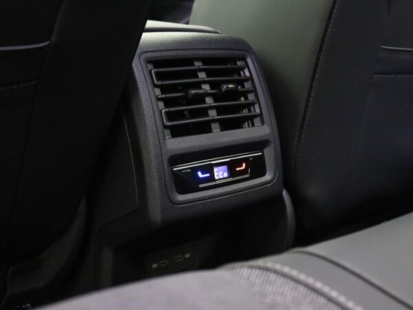 Airconditioning automatisch, 3-zone (Climatronic) Airconditioning automatisch, 3-zone (Climatronic)