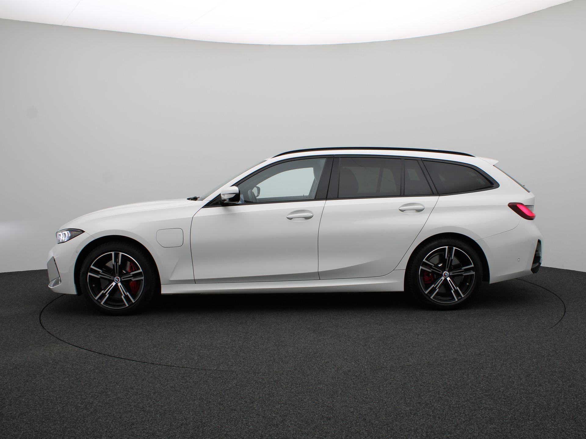 BMW 3 Serie Touring 330e xDrive - Afbeelding 4