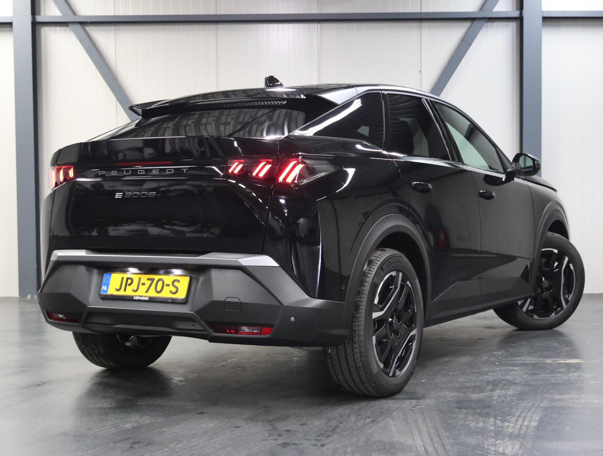 Peugeot e-3008
