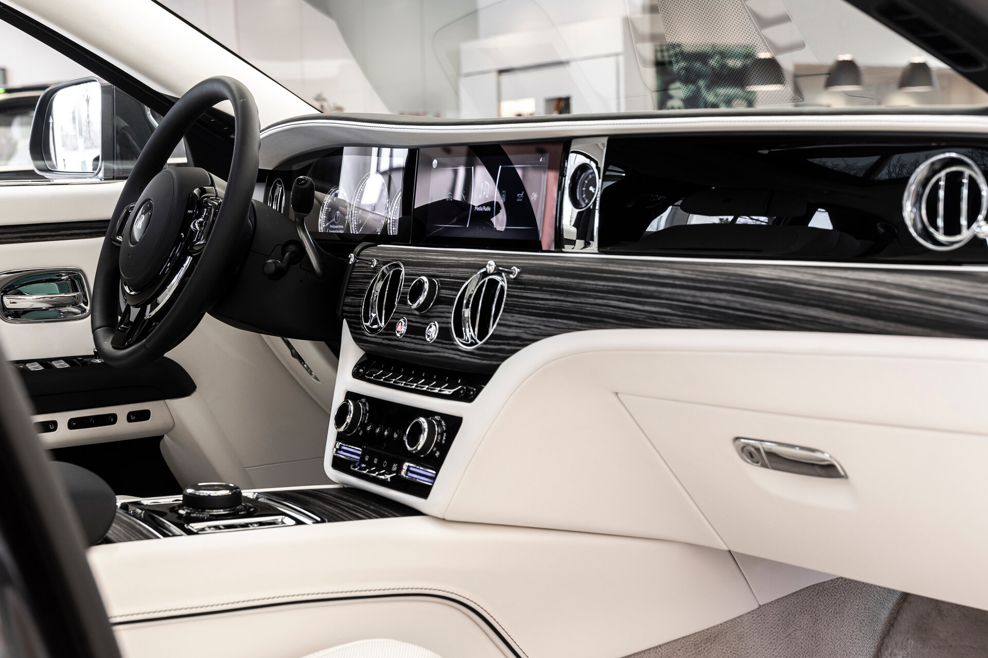 Rolls-Royce Ghost 2 year service & warranty - Afbeelding 5