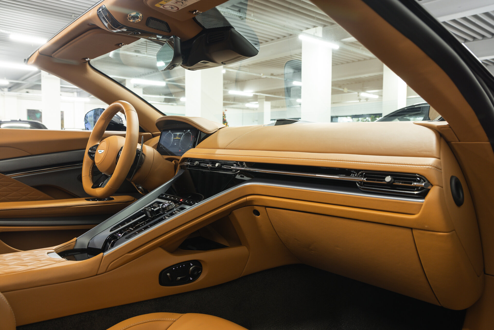 Aston Martin DB12 VOLANTE - Afbeelding 3