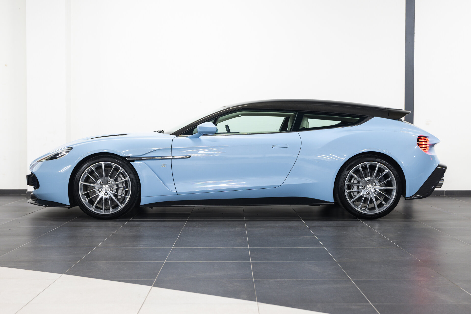 Aston Martin Vanquish ZAGATO SHOOTING BRAKE 1 of 99 - Afbeelding 2