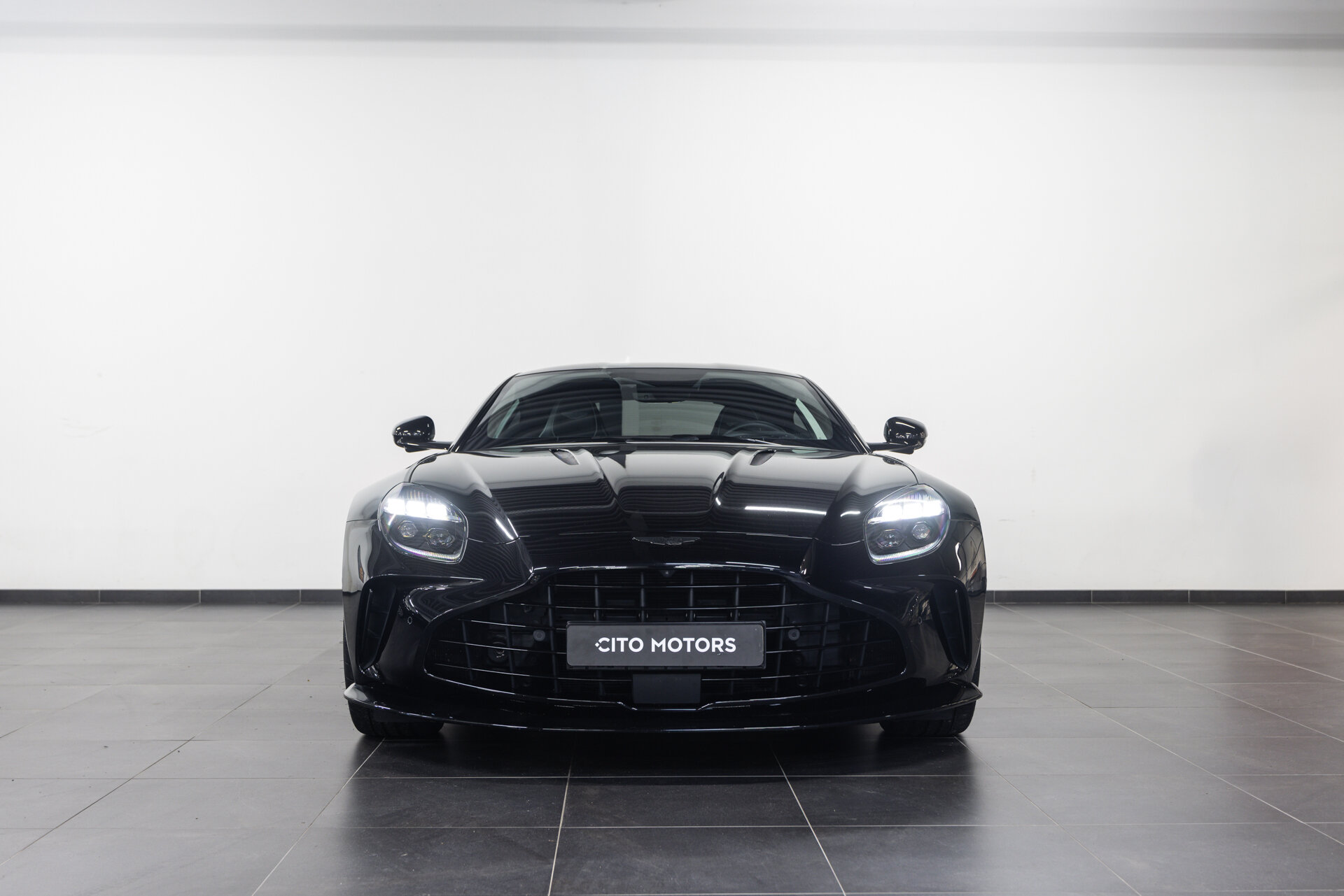 Aston Martin Vantage coupe - Afbeelding 2