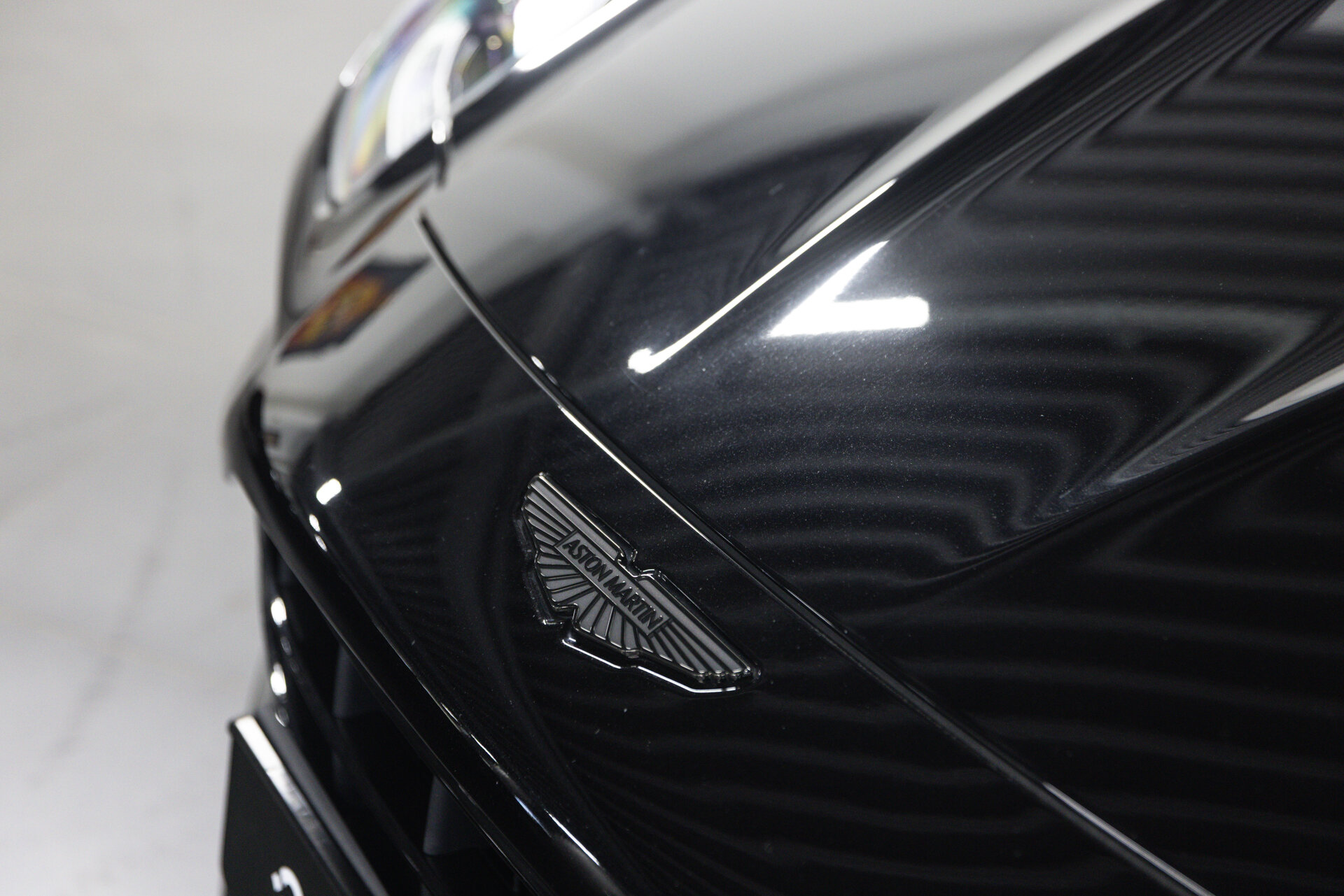 Aston Martin Vantage coupe - Afbeelding 3