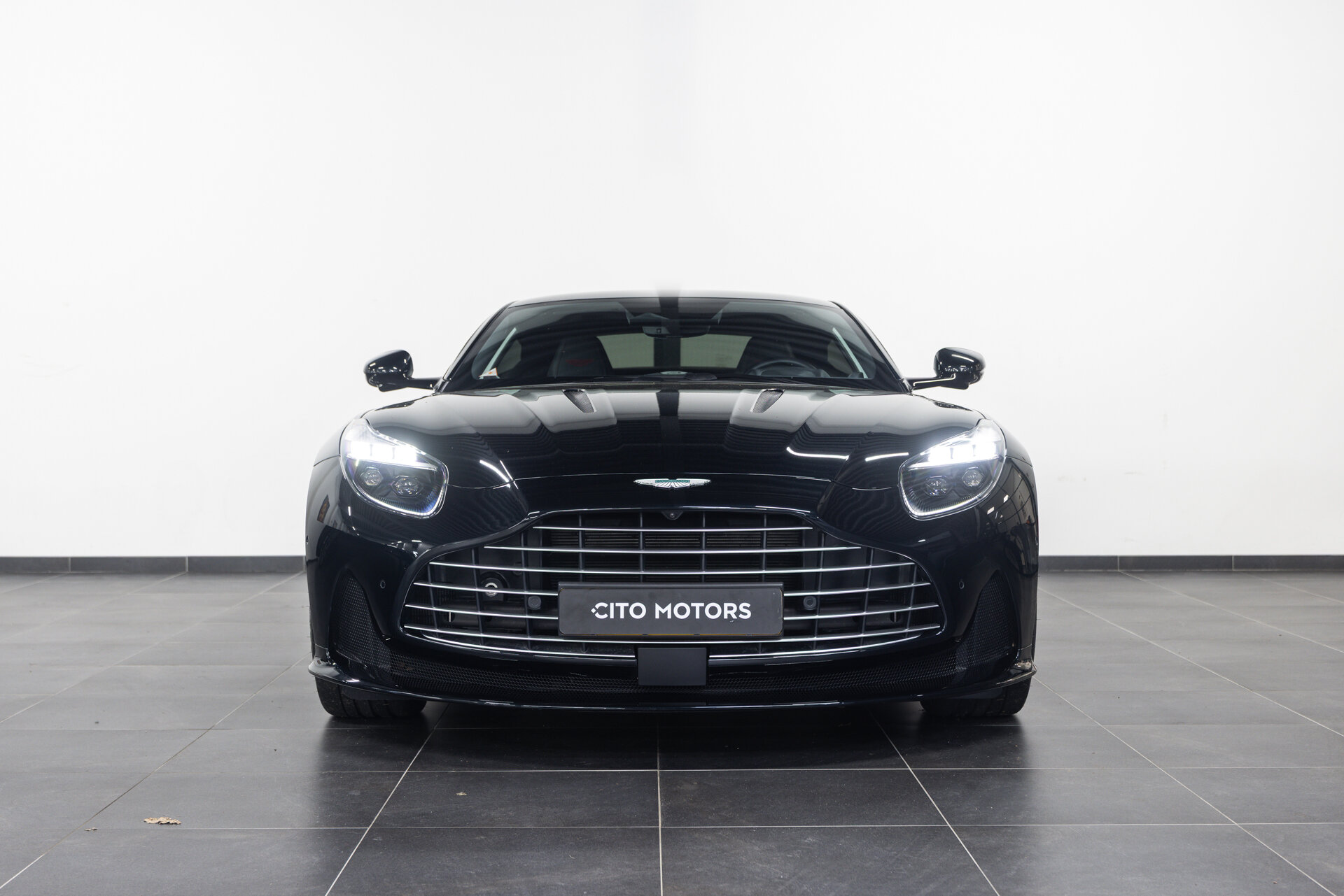 Aston Martin DB12 Coupe - Afbeelding 2