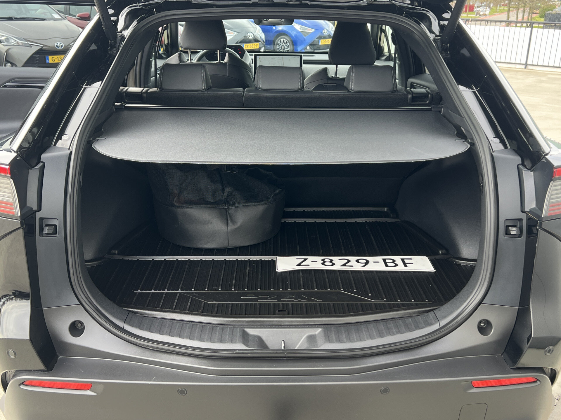 Toyota bZ4X Dynamic 71 kWh Paasaanbieding Gratis Lader Twv €1300 - Afbeelding 3