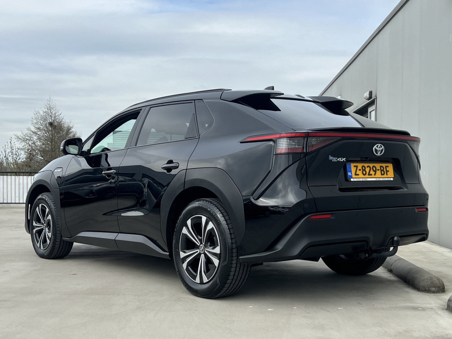 Toyota bZ4X Dynamic 71 kWh Paasaanbieding Gratis Lader Twv €1300 - Afbeelding 4