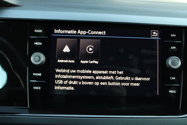 Apple Carplay/Android Auto Apple Carplay/Android Auto