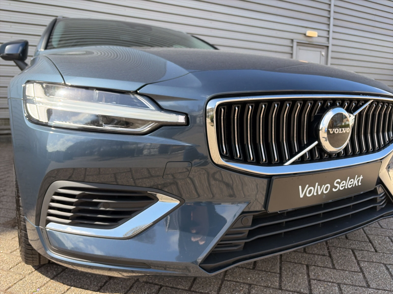 Volvo V60 T6 Plug-in hybrid AWD Essential Bright - Afbeelding 4