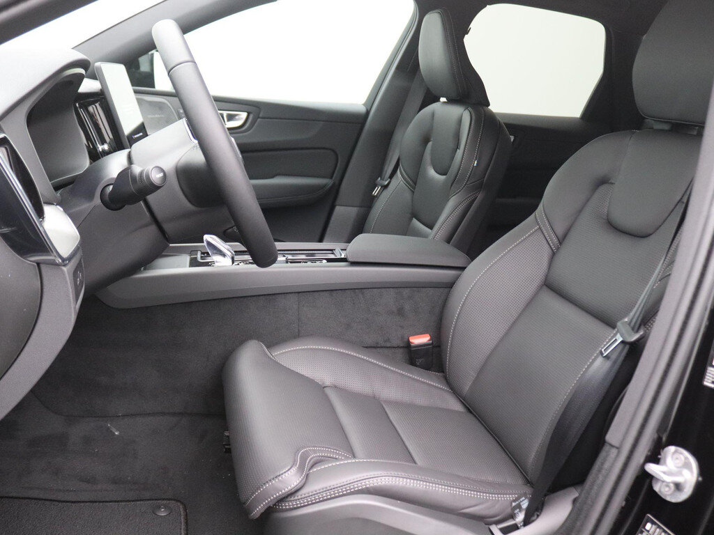Volvo XC60 2.0 T6 Plug-in hybrid AWD Plus Black Edition 350PK Pano-Schuifda - Obraz 5