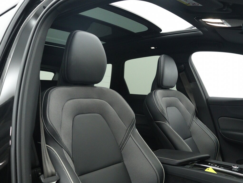 Volvo XC60 2.0 T6 Plus Black Edition | Panoramadak | Leder sportstoelen | 3 - Afbeelding 3