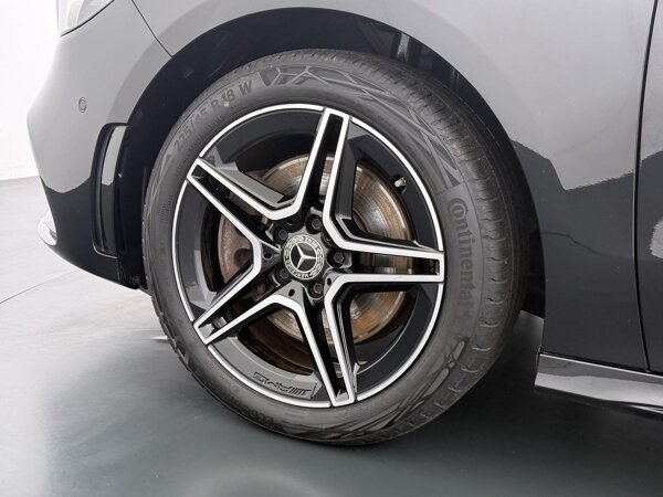 Vijf-spaak lichtmetalen AMG velgen 18"