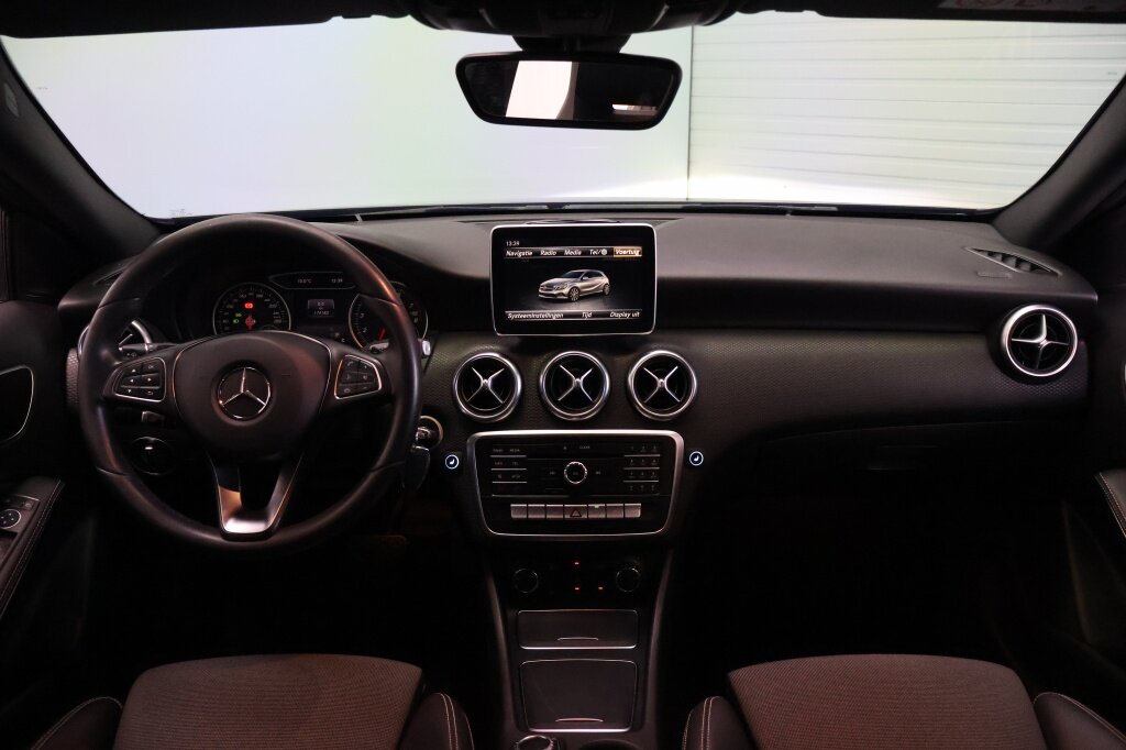 Mercedes-Benz A-Klasse 180 Lease Edition Sport Automaat | Stoelverwarming | LED - Afbeelding 2