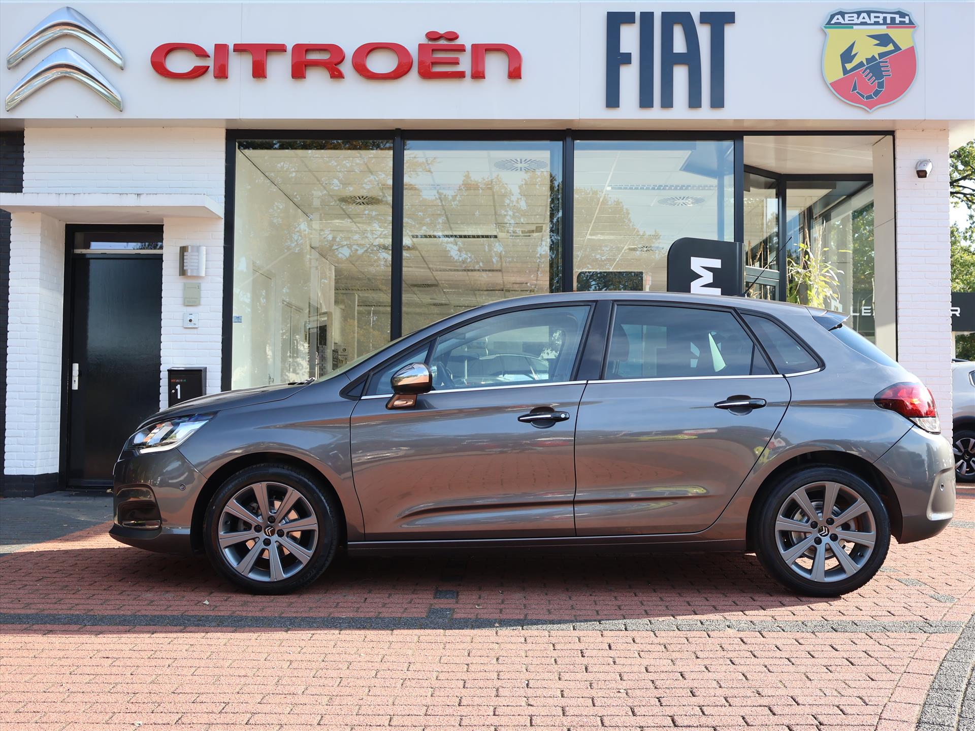 Citroën C4 PureTech S&S 130PK EAT6 Automaat Feel Collection, Rijklaarprijs | Navigatie | Trekhaak | Parkeersensoren - Afbeelding 2