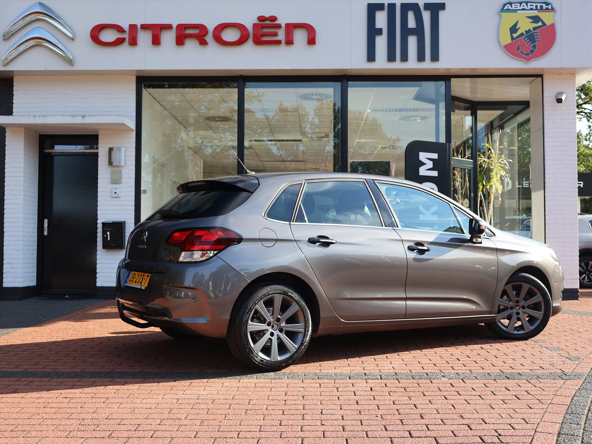 Citroën C4 PureTech S&S 130PK EAT6 Automaat Feel Collection, Rijklaarprijs | Navigatie | Trekhaak | Parkeersensoren - Afbeelding 4