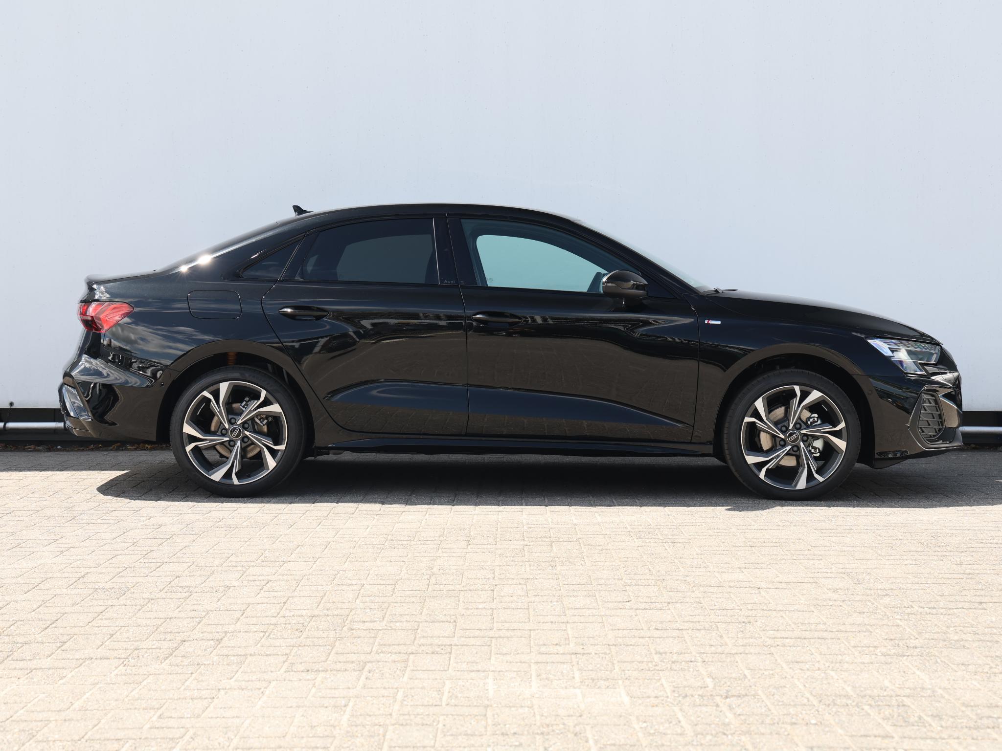 Audi A3 Limousine S edition 30 TFSI 116 PK Limousine - Afbeelding 2