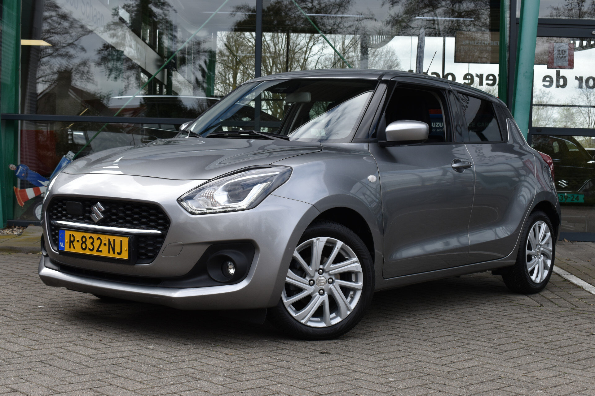 Suzuki Swift 1.2 Select Smart Hybrid 83pk