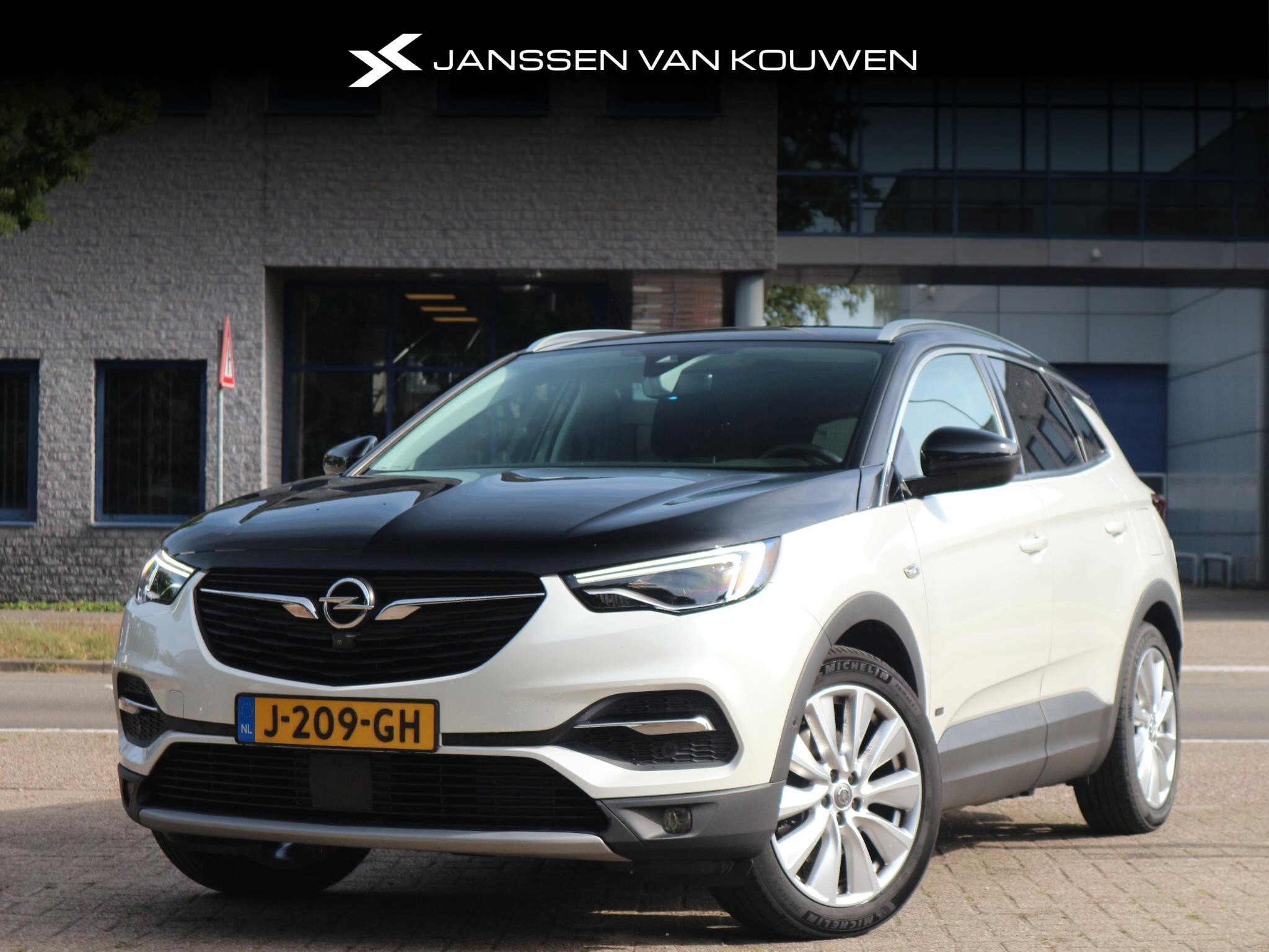 Opel Grandland X 1.6 Turbo Hybrid4 Innovation