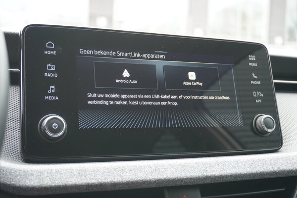 Apple Carplay/Android Auto Apple Carplay/Android Auto