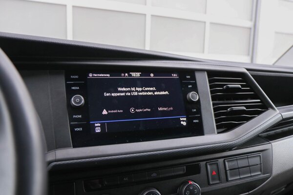 Apple Carplay/Android Auto Apple Carplay/Android Auto