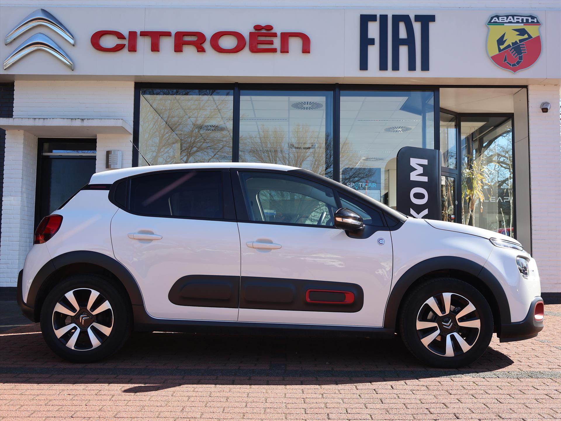 Citroën C3 PureTech 83PK S&S C-Series, Rijklaarprijs | Trekhaak | Camera | Apple Carplay | Lichtmetalen wielen | Parkeersensoren | DAB+ - Afbeelding 3