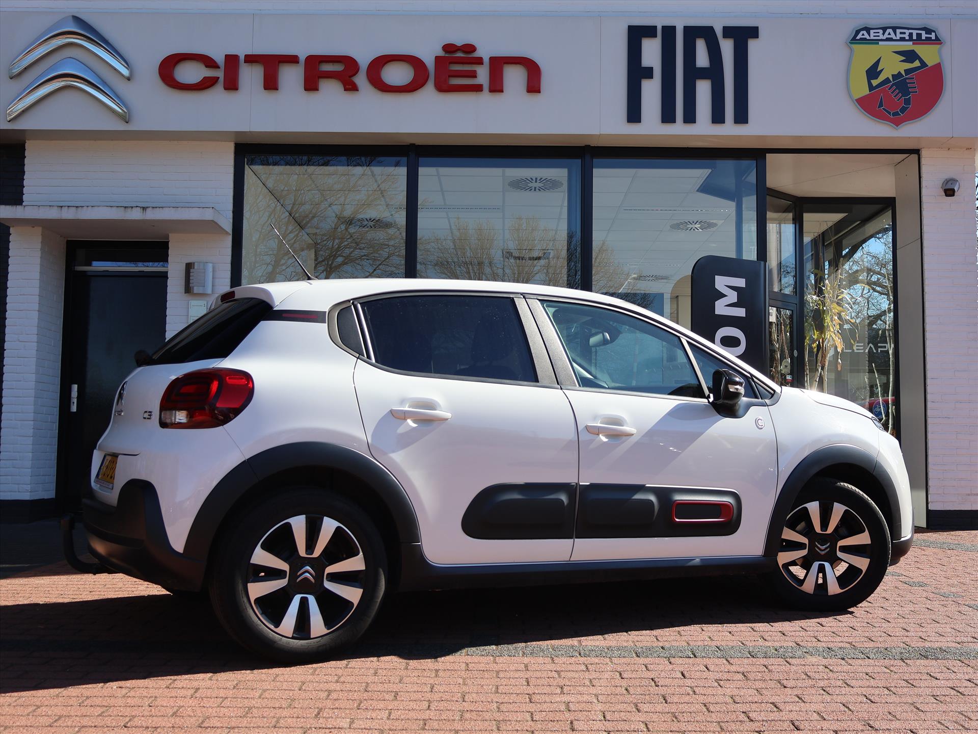 Citroën C3 PureTech 83PK S&S C-Series, Rijklaarprijs | Trekhaak | Camera | Apple Carplay | Lichtmetalen wielen | Parkeersensoren | DAB+ - Afbeelding 4