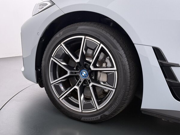 18 inch lichtmetalen M wielen Aerodynamisch in Bicolor Midnight Grau