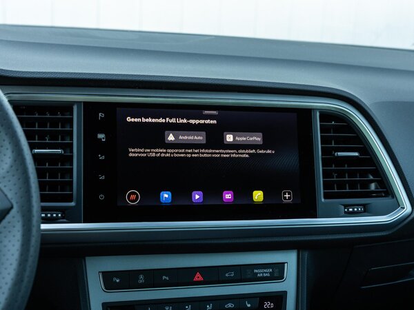 Apple Carplay/Android Auto Apple Carplay/Android Auto