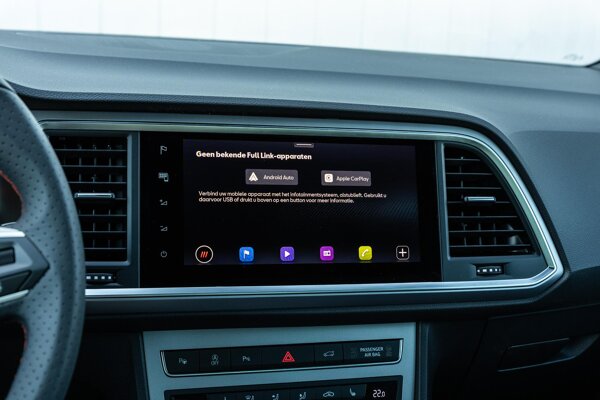 Apple Carplay/Android Auto Apple Carplay/Android Auto