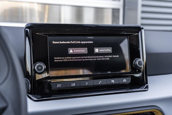 Apple Carplay/Android Auto Apple Carplay/Android Auto