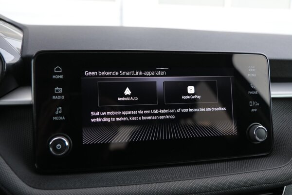 Apple Carplay/Android Auto Apple Carplay/Android Auto