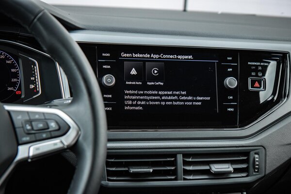 Apple Carplay/Android Auto Apple Carplay/Android Auto