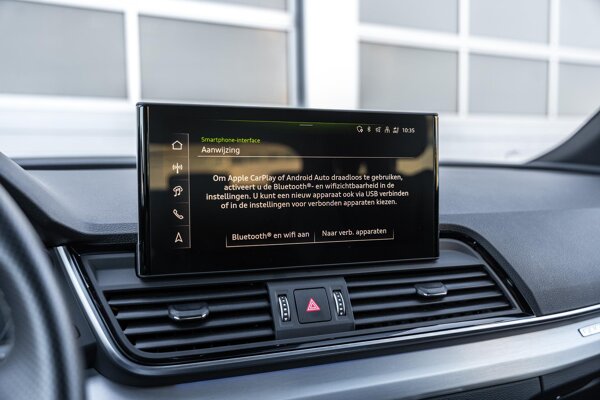 Apple Carplay/Android Auto Apple Carplay/Android Auto