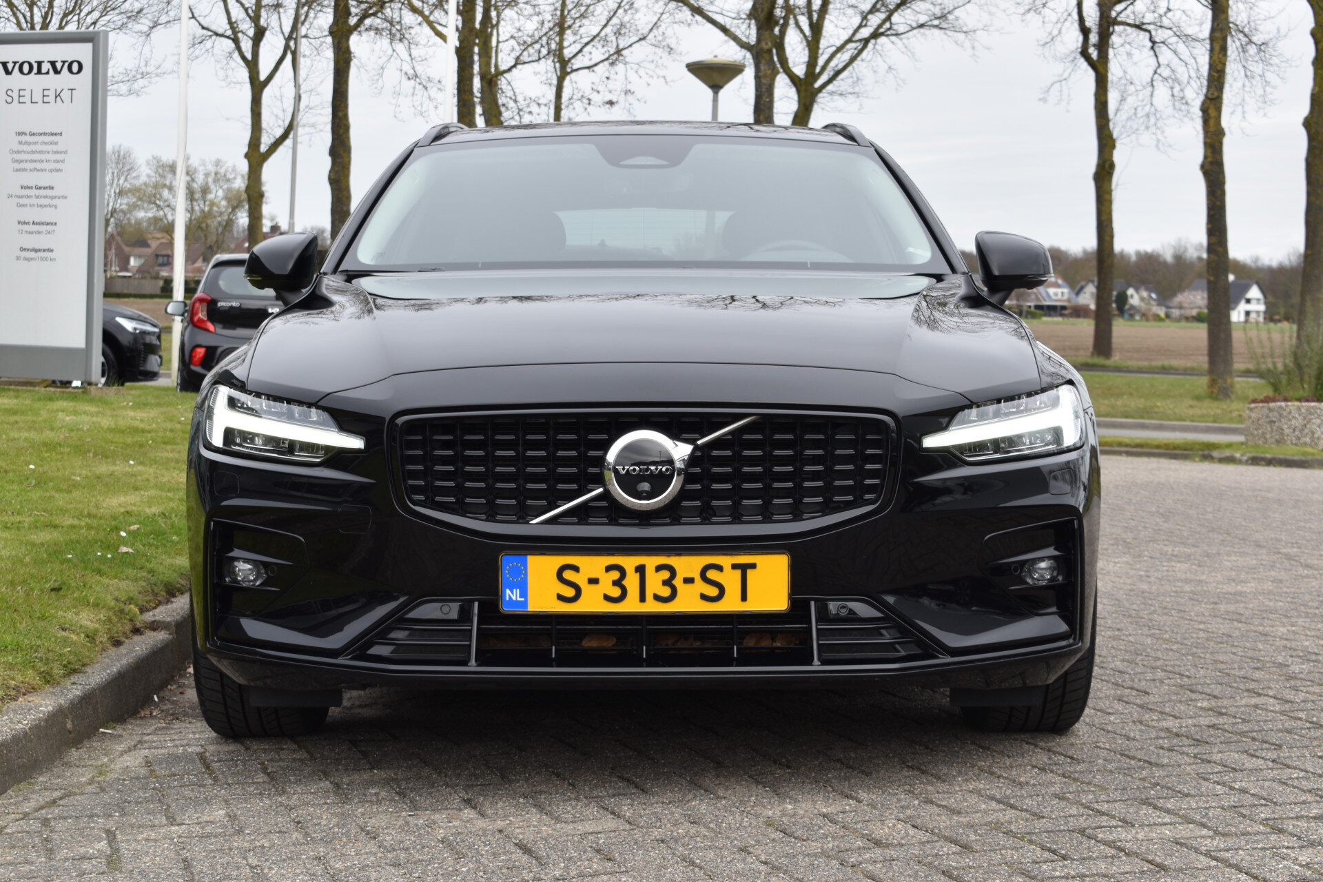 Volvo V60 B4 211PK Automaat Plus Dark - Afbeelding 2