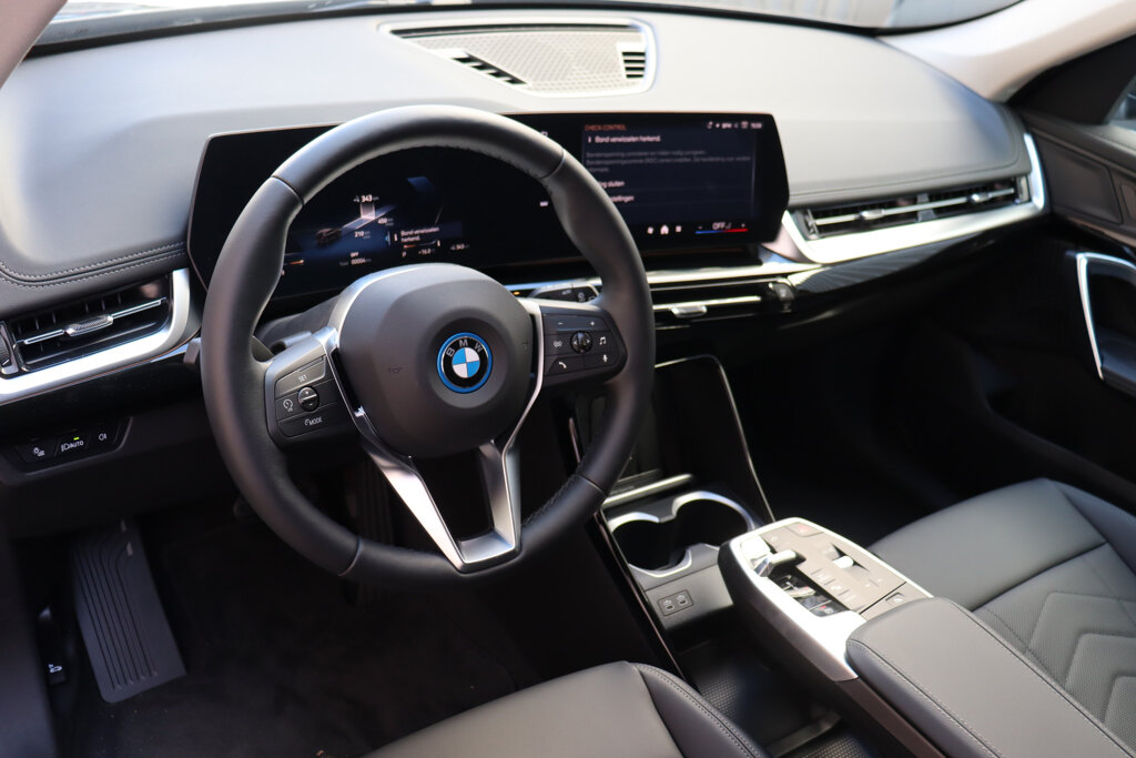 BMW iX1 9