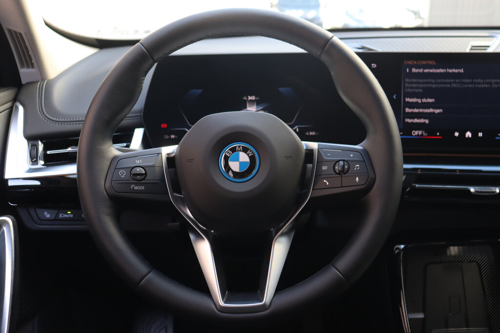 BMW iX1 15
