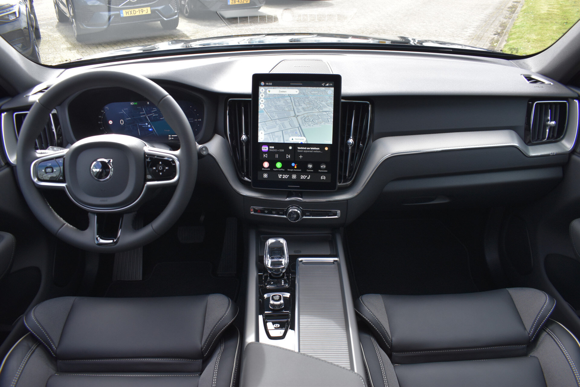 Volvo XC60 T6 AWD 350PK Plug-in Hybrid Plus Black Edition - Afbeelding 4