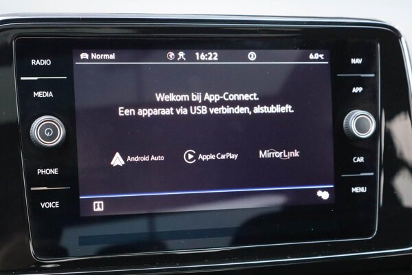 Apple Carplay/Android Auto Apple Carplay/Android Auto