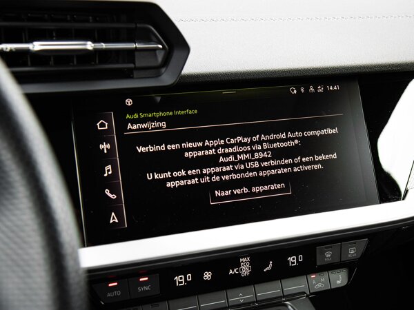 Apple Carplay/Android Auto Apple Carplay/Android Auto