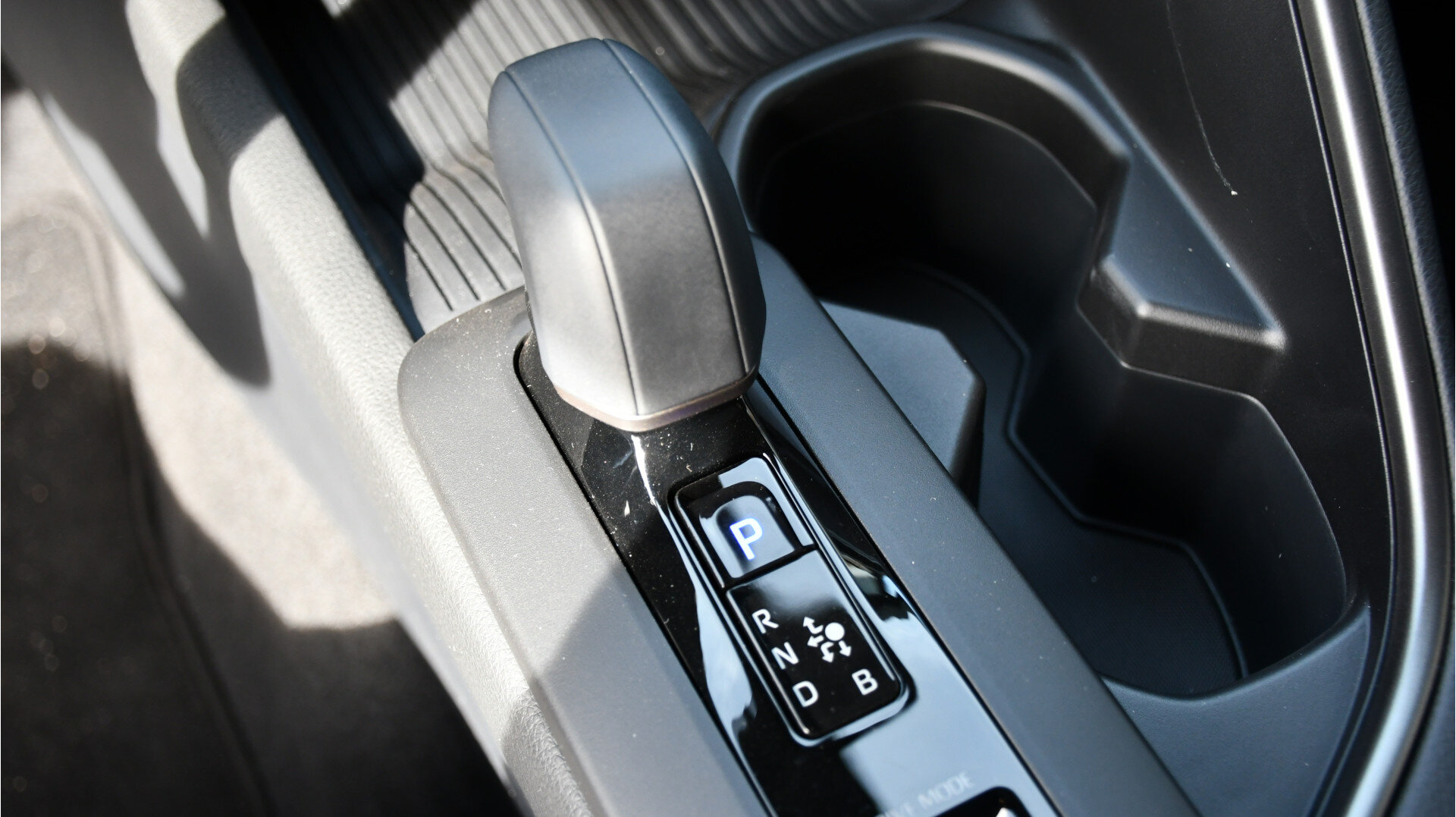 Toyota C-HR 2.0 Plug-in Hybrid 220 Dynamic Automaat 223pk - Afbeelding 2