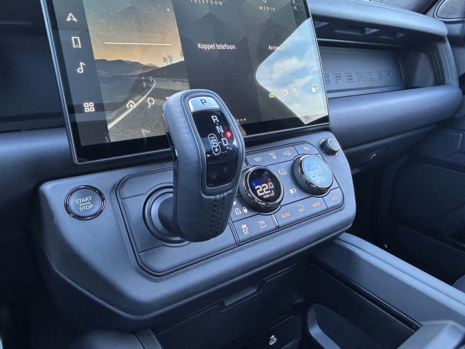 Land Rover Defender 110 4.4 P635 110 OCTA BLACK - Afbeelding 4