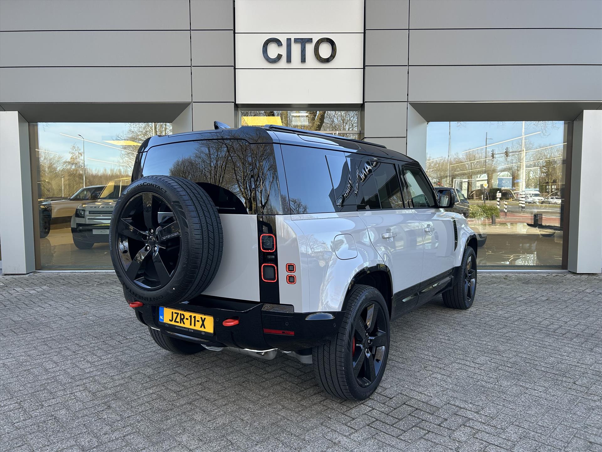 Land Rover Defender P300e PHEV AWD X - Afbeelding 3