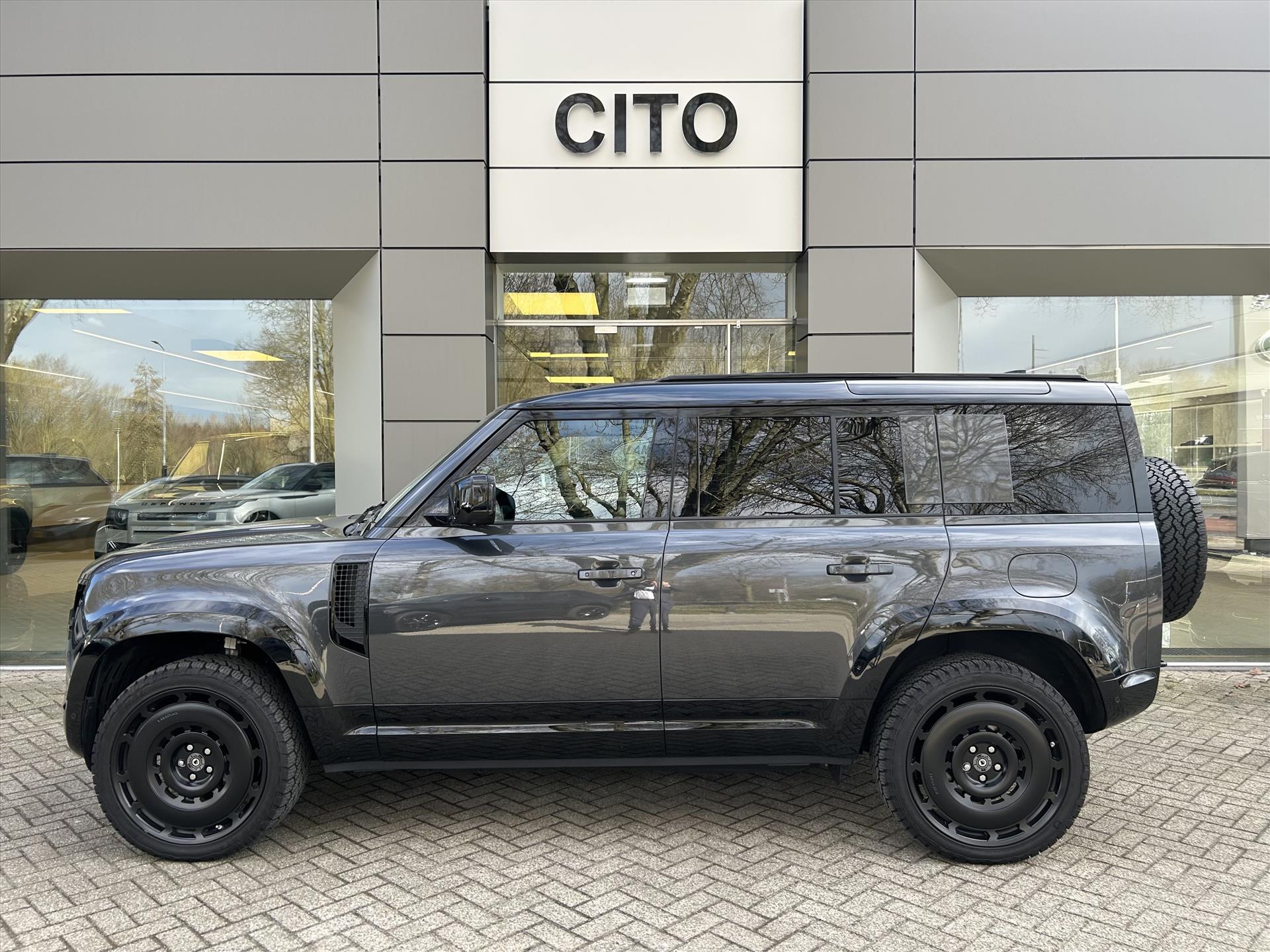 Land Rover Defender 110 P400e PHEV AWD X-Dynamic SE | Wide Body | 22'' Heritage Wheels! - Afbeelding 2