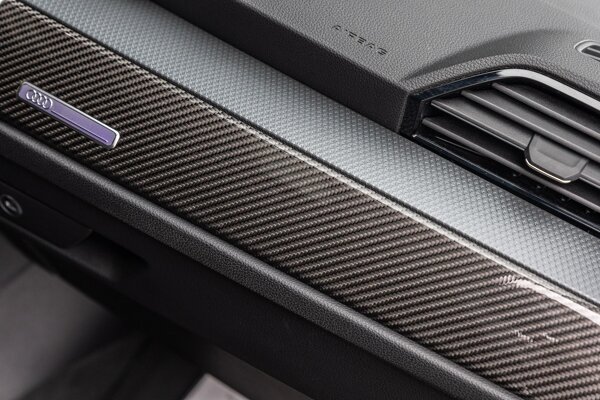 Carbonafwerking interieur