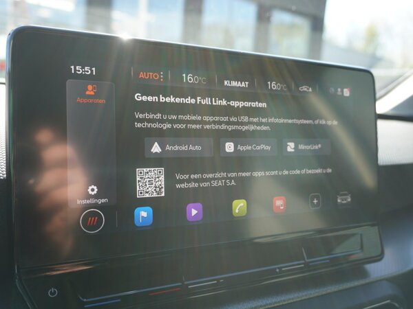 Apple Carplay/Android Auto Apple Carplay/Android Auto