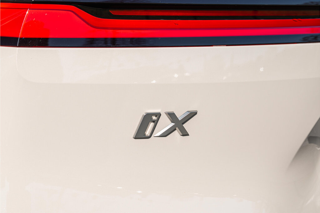 BMW iX 17