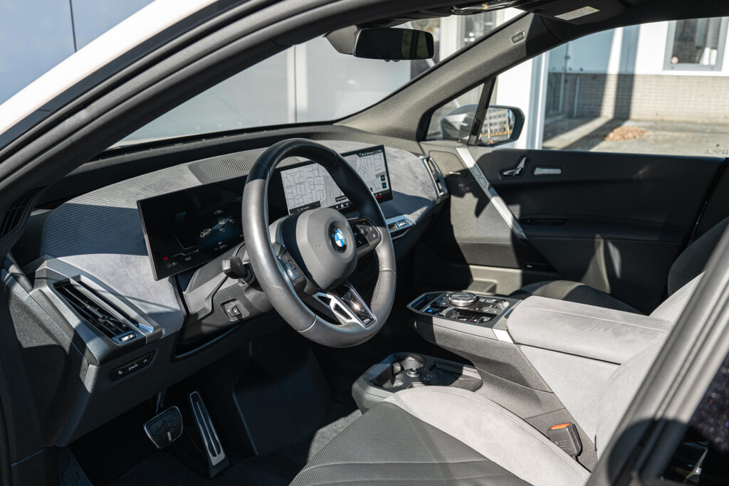 BMW iX 23