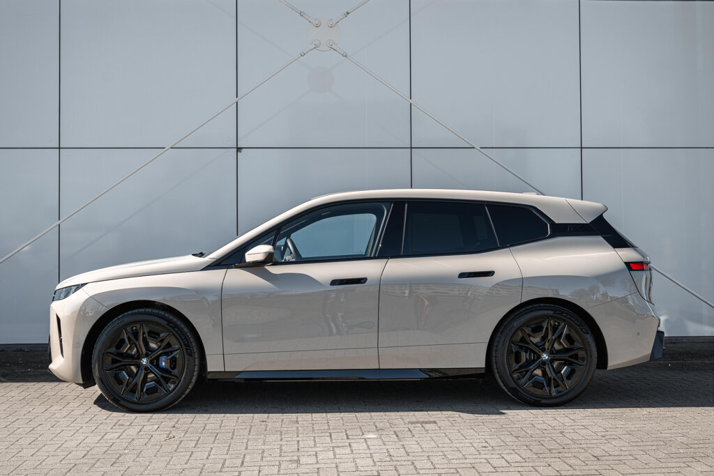 BMW iX 42