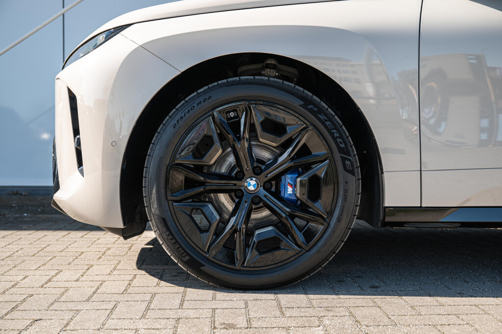 BMW iX 43