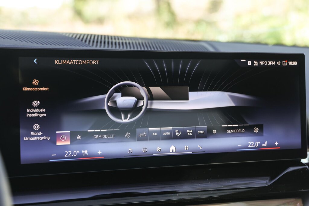 BMW i5 23